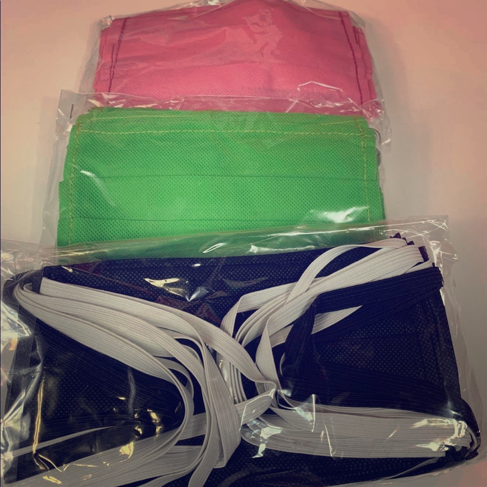 1 package of 10 washable  Mask .